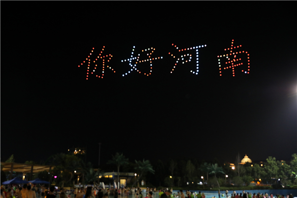 河南首家無人機表演編隊亮相 夜空中上演科幻大片！6