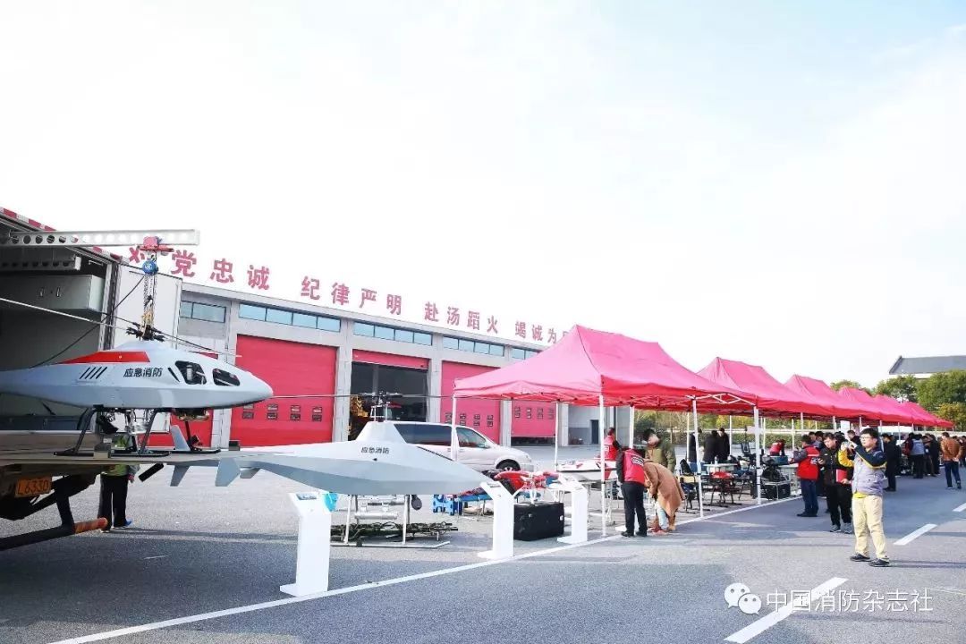 上海舉行消防用無(wú)人機(jī)綜合實(shí)戰(zhàn)演練插圖1 有20家來自全國(guó)各地的無(wú)人機(jī)企業(yè)