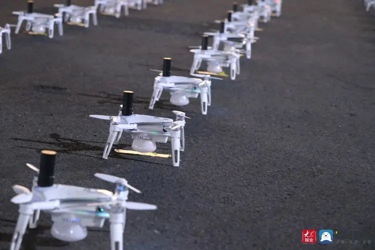 2020青島創(chuàng)新節(jié)無人機(jī)燈光秀插圖10 020青島創(chuàng)新節(jié)無人機(jī)燈光秀"