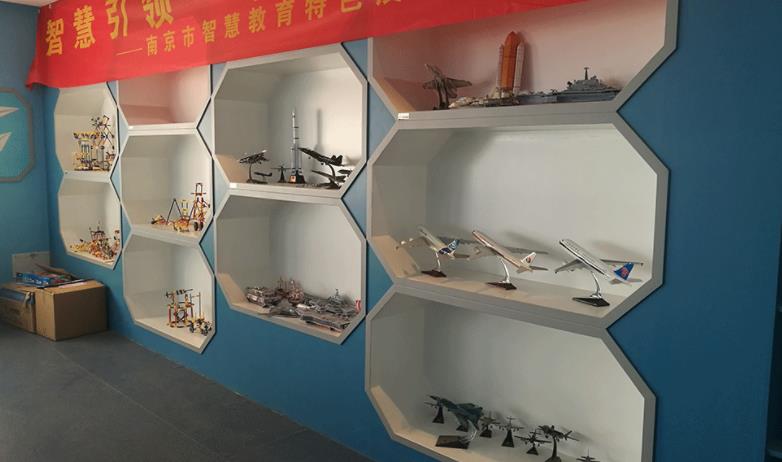 無(wú)人機(jī)創(chuàng)客實(shí)驗(yàn)室-南京市力學(xué)小學(xué)插圖1 無(wú)人機(jī)創(chuàng)客實(shí)驗(yàn)室