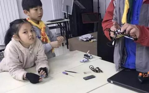無人機編程-讓孩子在玩中學(xué)習無人機的編程！