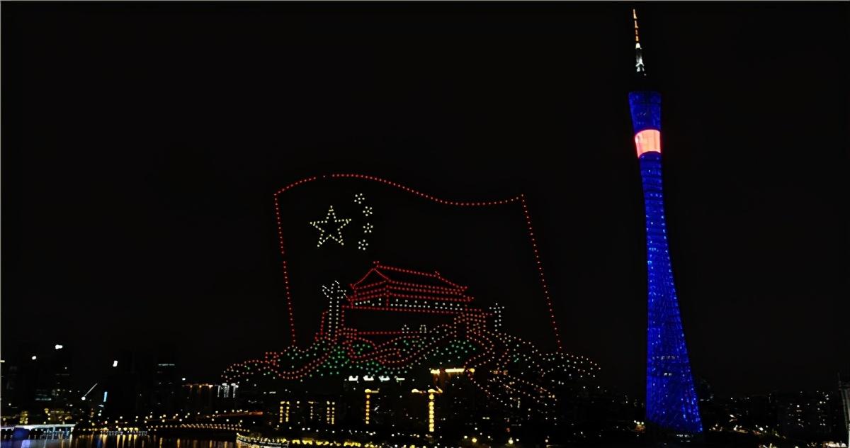 無人機(jī)表演跟我一起喊“祖國(guó)生日快樂!”