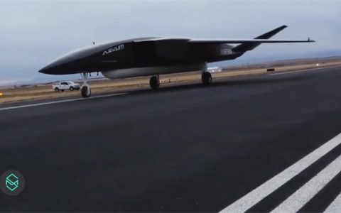世界上第一架衛(wèi)星發(fā)射無人機(jī)