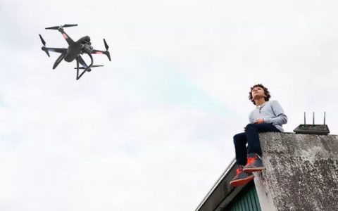 空中無人機(jī)不是玩具，如何玩得更安全？