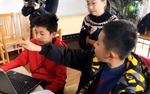 小鳥飛飛青少年無人機編程科創(chuàng)營