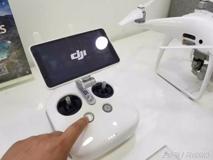 出租大疆無人機有什么利潤嗎(出租無人機一個月能賺上萬元)插圖 80后小伙兒鄭州做這種生意 出租無人機一個月能賺上萬元
