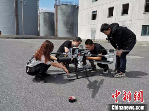 無(wú)人機(jī)滅火系統(tǒng)助力高層建筑起火(無(wú)人機(jī)滅火系統(tǒng)整體實(shí)戰(zhàn))插圖 夜間高層建筑起火“老大難”?無(wú)人機(jī)滅火系統(tǒng)大有作為