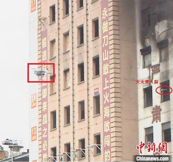 無(wú)人機(jī)滅火系統(tǒng)助力高層建筑起火(無(wú)人機(jī)滅火系統(tǒng)整體實(shí)戰(zhàn))插圖1 夜間高層建筑起火“老大難”?無(wú)人機(jī)滅火系統(tǒng)大有作為