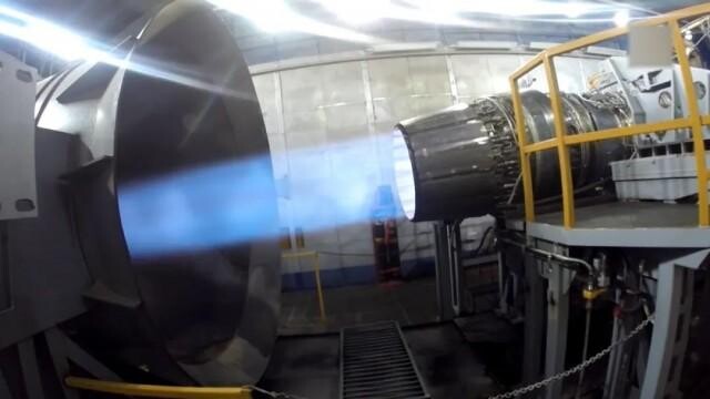 點擊放大 俄版“忠誠僚機”S-70“獵人”無人機(內置彈艙可攜帶2.8噸彈藥)