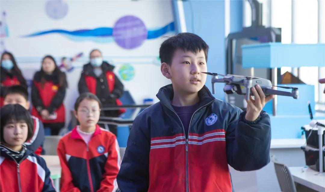 河北保定淶源燕趙學(xué)校青少年無人機(jī)科普插圖4 河北保定淶源燕趙學(xué)校青少年無人機(jī)科普